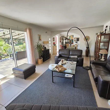 2 De Plain Pied, Climatisation, Internet Plages Et Commerces A Proximite *